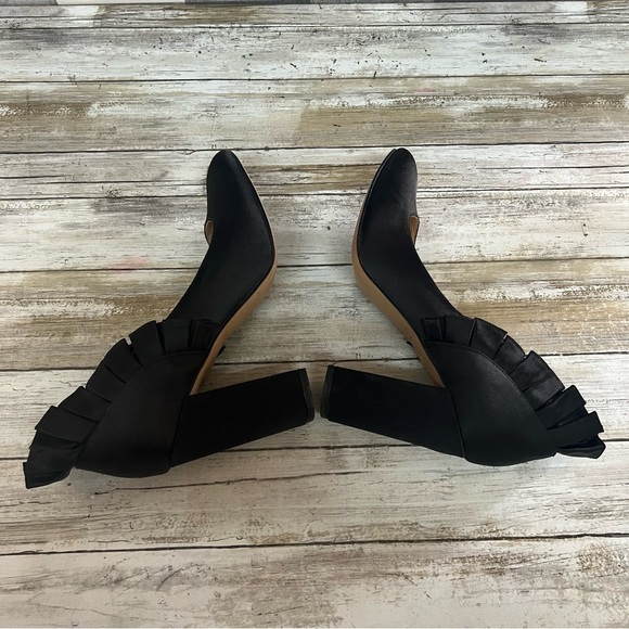 Botkier New York Vienna Ruffle Pump - Picture 9 of 16
